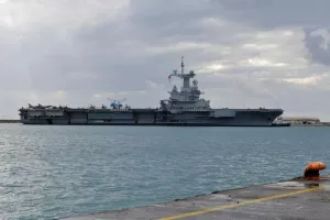 Σοκ με το Charles de Gaulle – Θετικοί στον κοροναϊό σχεδόν οι μισοί ναύτες του αεροπλανοφόρου