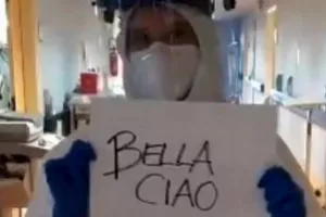 ΟΜΟΡΦΟ βίντεο/ Γιατροί είπαν το δικό τους "Bella Ciao" μέσα από το νοσοκομείο