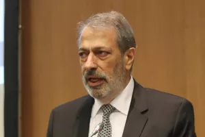 Έμπλεξε... και το ποδόσφαιρο!