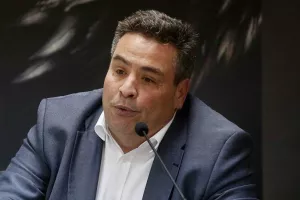 «Πως γίνεται να σταματήσουμε το ποδόσφαιρο χωρίς να γνωρίζουμε πως θα είναι η κατάσταση τον Μάιο;»