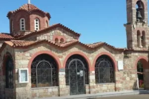 Ιερέας άνοιξε την εκκλησία για τους πιστούς και οδηγήθηκε στον εισαγγελέα  