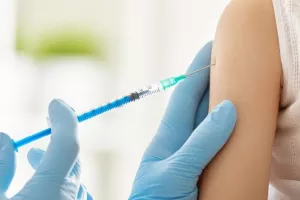  Απαραίτητοι οι εμβολιασμοί ρουτίνας κατά τη διάρκεια του ιού