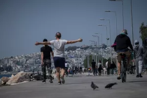 Απαγόρευση κυκλοφορίας: Γέμισε ο Φλοίσβος από... περιπατητές!!! 