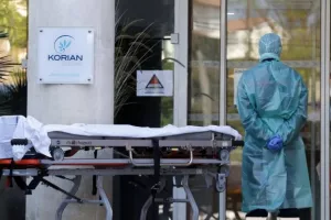 Κηδεία θύματος κορωνοϊού από μη αδειοδοτημένο γραφείο