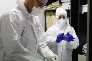 Το 10% των κρουσμάτων στην Ιταλία επαγγελματίες υγείας (17.000)