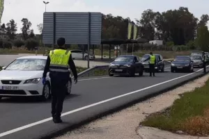 Πόλεις οχυρώνονται για να εμποδίσουν την άφιξη τουριστών
