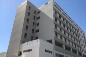 ΛΑΡΝΑΚΑ/33 ασθενείς με συμπτώματα κορωνοϊού -2 στην εντατική