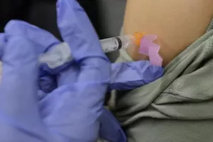 Ξεκίνησε η παραγωγή εμβολίου για να μην χαθεί χρόνος αν εγκριθεί!