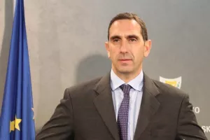 Υπουργός/Θα ανακοινώνεται το όνομα των επιχειρήσεων που θα εντοπίζεται κρούσμα