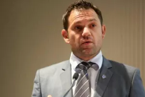“Ανάξιος για διάλογο, τον αγνοούμε” (Νέα ανακοίνωση για Νεοφυτίδη)