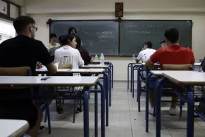 Μείωση μαθητών ανά τμήμα σχεδιάζει το υπ. Παιδείας/ΕΛΛΑΔΑ