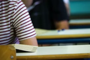 ΠΟΤΕ επιστρέφει στα θρανία η Γ' Λυκείου
