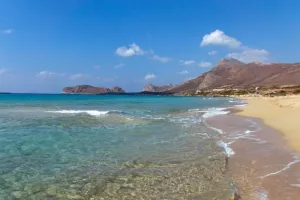 Την έβγαλαν από τη θάλασσα και της έκοψαν πρόστιμο