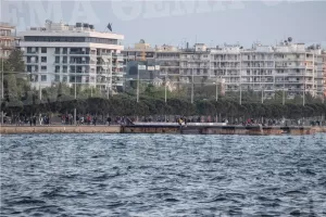 Θεσσαλονίκη: Άνοιξε η Νέα Παραλία και... βούλιαξε από κόσμο