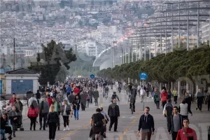 Θεσσαλονίκη: Άνοιξε η Νέα Παραλία και... βούλιαξε από κόσμο