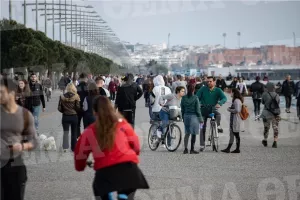 Θεσσαλονίκη: Άνοιξε η Νέα Παραλία και... βούλιαξε από κόσμο