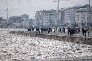 Θεσσαλονίκη: Άνοιξε η Νέα Παραλία και... βούλιαξε από κόσμο