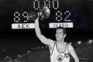 Η ποδοσφαιρική ΑΕΚ για την επέτειο του 1968! (φώτο)