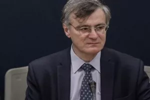 Τσιόδρας: "Είναι μαραθώνιος, όχι σπριντ"