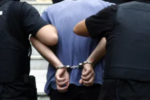 ΕΛΛΑΔΑ/ Έκαψε ζωντανό τον πατέρα του επειδή του μίλησε "ειρωνικά"