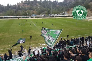 ΑΠΟΘΕΩΝΕΙ τον κόσμο