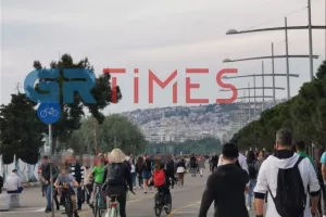 Θεσσαλονίκη: «Βούλιαξε» από κόσμο η Νέα Παραλία