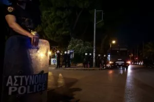 Υγειονομική βόμβα τα υπαίθρια πάρτι – Πιθανές νέες απαγορεύσεις