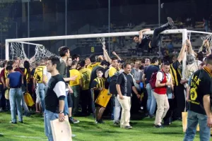 Η 4άρα και το ξύλο στην τελευταία «παράσταση» στο «Νίκος Γκούμας» (βίντεο)