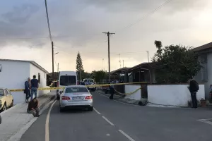 Εκπυρσοκρότησε το όπλο και έπεσε νεκρή η αδερφή του; (UPD)