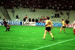 Όταν ο Καραγκιοζόπουλος χάρισε το πρωτάθλημα στην ΑΕΚ (βίντεο)