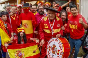 «Θα πουλήσω το ταμπούρλο μου για να έχω να φάω»