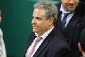 Συνθήματα έξω από το γραφείο του Γουλιέλμου στην Αθήνα