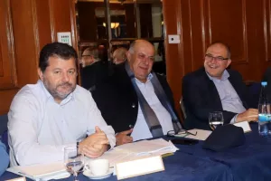 ΣΥΜΦΩΝΟΥΝ σε όλα...