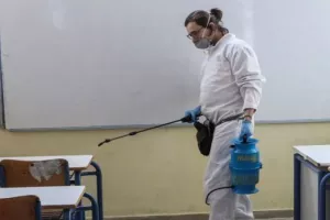 ΚΑΝΟΝΙΚΑ επαναλειτουργεί το σχολείο με το κρούσμα