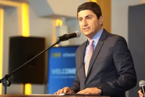 Κάνει... ΠΙΣΙΝΗ! 