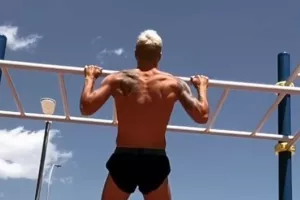Ασκήσεις στο πάρκο και μήνυμα/βίντεο