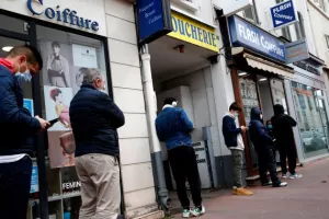 Ανησυχητικές οι πρώτες ενδείξεις από χώρες που “ξανανοίγουν”