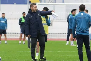 Τεστ σε όλους και προπονήσεις σε γκρουπ τεσσάρων παικτών