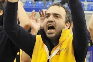 Τα βάζει με Νεοφυτίδη, έχει απορίες (με 5 λεωφορεία;), θα ήθελε επανέναρξη κλπ/ΑΝΑΡΤΗΣΗ 