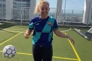 Της... μιλάει!