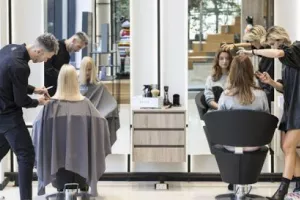ΠΟΤΕ αρχίζει ο εργαστηριακός έλεγχος σε κομμωτήρια/κουρεία και άλλα...