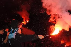 ΘΥΡΑ 1/Δεν ξέχασε την Κατερίνα... 