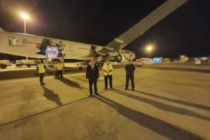 ΦΩΤΟΣ από αεροδρόμιο-Αφίχθηκε η περιπετειώδης πτήση