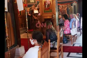 Ελλάδα/Άνοιξαν οι εκκλησίες: Mάσκες, αντισηπτικά και αποστάσεις (φώτος)