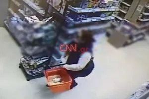 Έκλεβαν σούπερ μάρκετ φορώντας χειρουργικές μάσκες