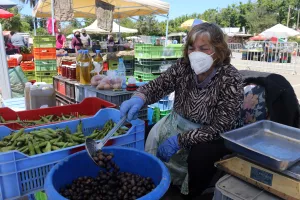 (ΦΩΤΟΣ) 2.000+ στη Λαϊκή Αγορά