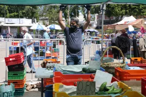 (ΦΩΤΟΣ) 2.000+ στη Λαϊκή Αγορά