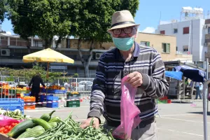 (ΦΩΤΟΣ) 2.000+ στη Λαϊκή Αγορά