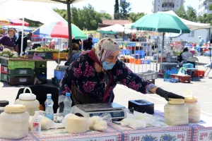 (ΦΩΤΟΣ) 2.000+ στη Λαϊκή Αγορά