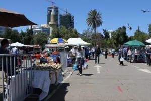 (ΦΩΤΟΣ) 2.000+ στη Λαϊκή Αγορά